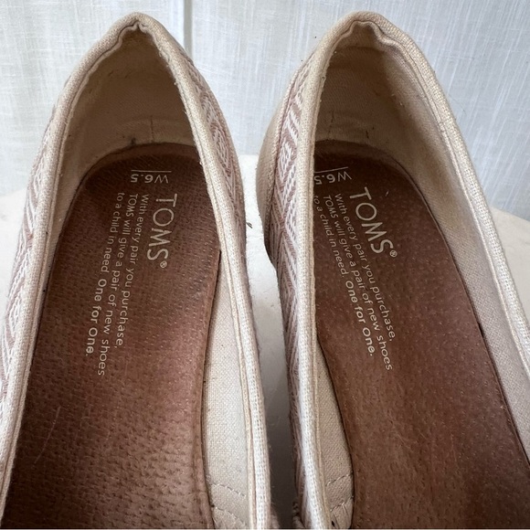 TOMS Classic Tan Fabric Cork Wedges Shoes Sandals Size 6.5 - Picture 6 of 7
